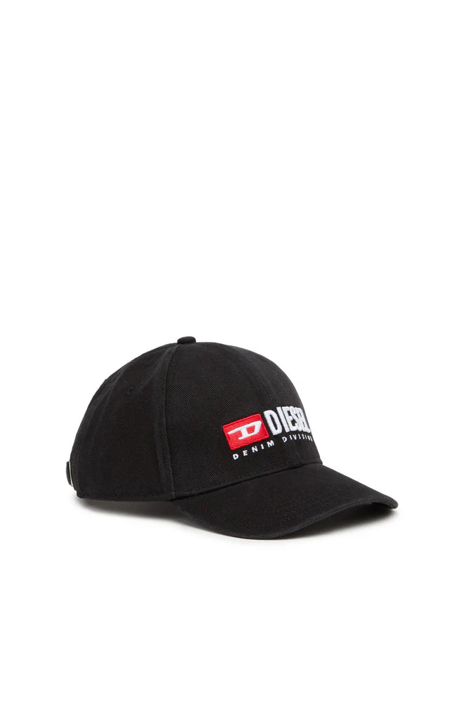 Baseball cap with logo embroidery