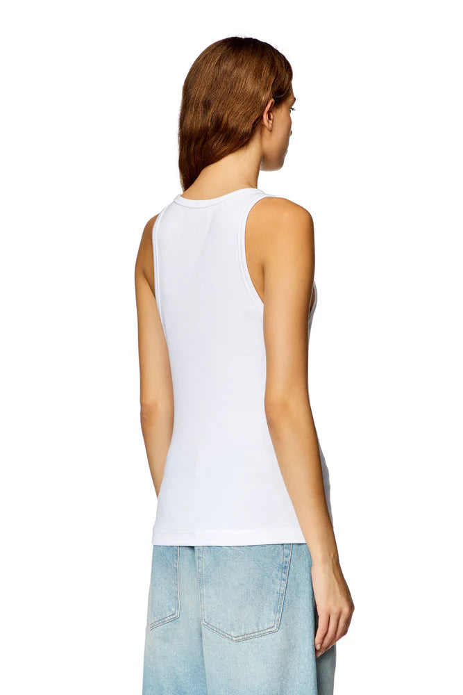 Tank top with embroidered D patch