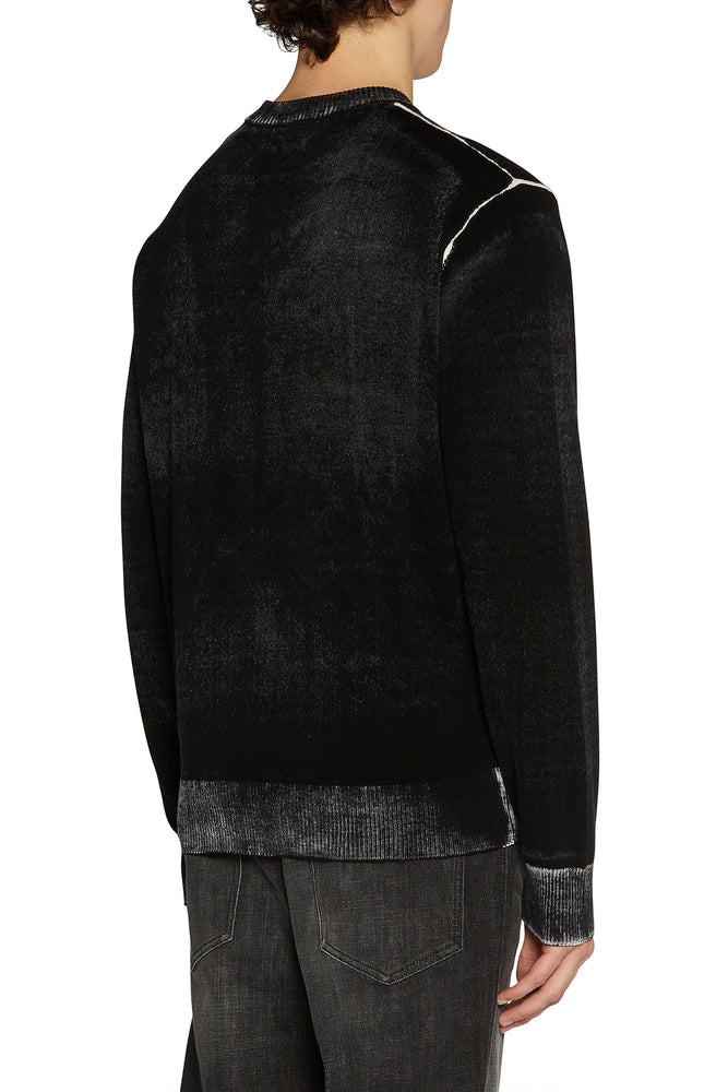 V-neck jumper with reverse print