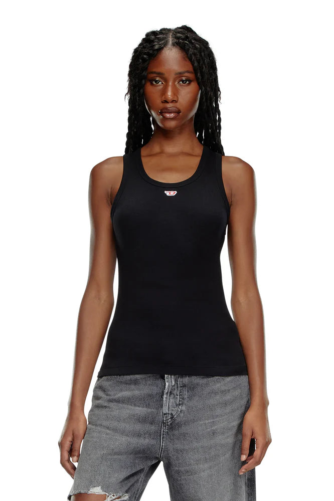 Tank top with embroidered D patch