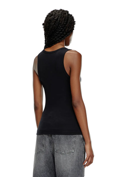 Tank top with embroidered D patch