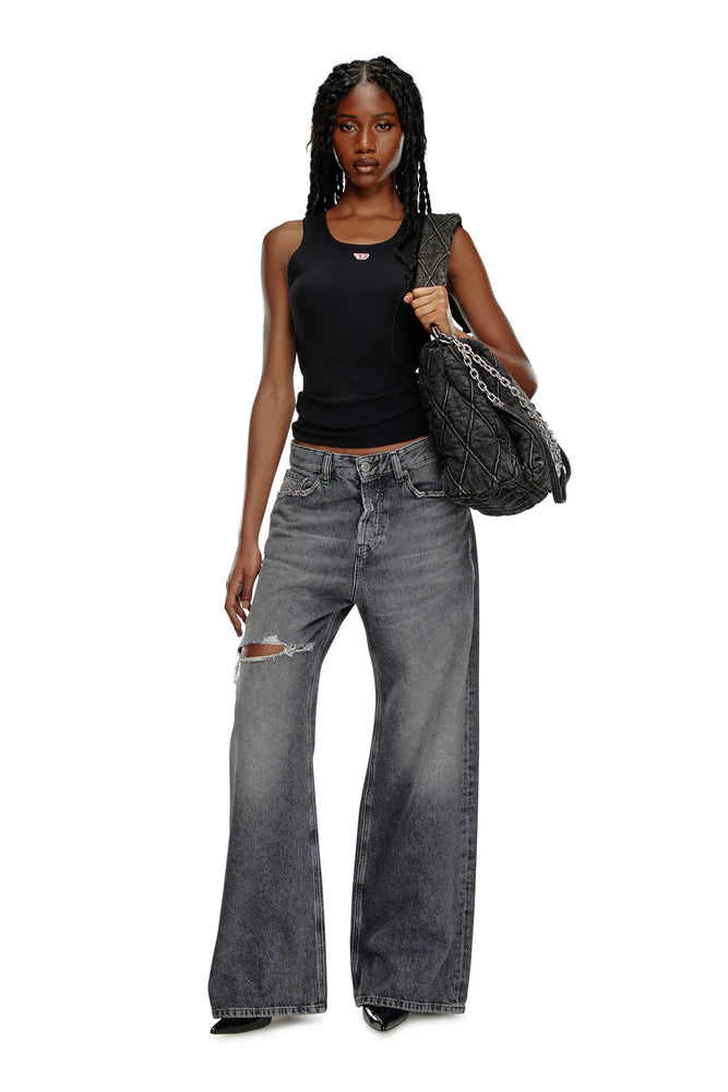 Tank top with embroidered D patch