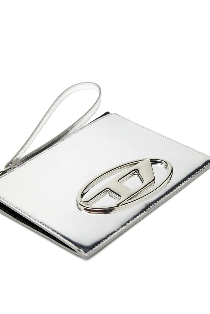 Zipped pouch in mirror leather