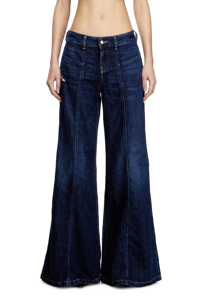 Flare Jeans - D-Akii