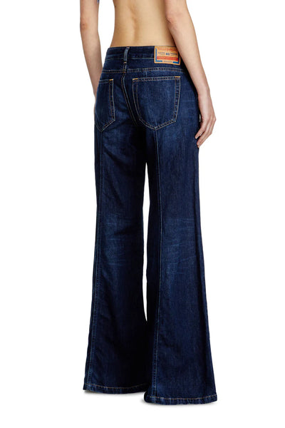 Flare Jeans - D-Akii