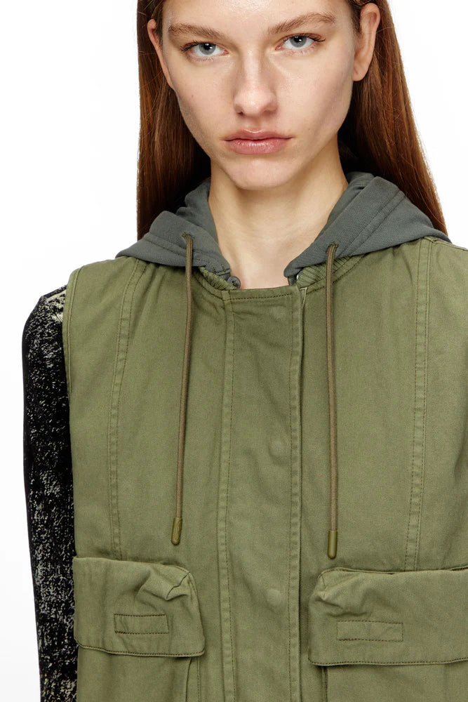 Hooded cargo vest in cotton twill