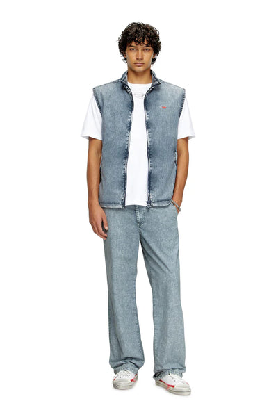 T-shirt with injection moulded logo