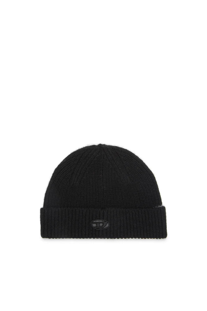 Ribbed beanie with Oval D cut-out