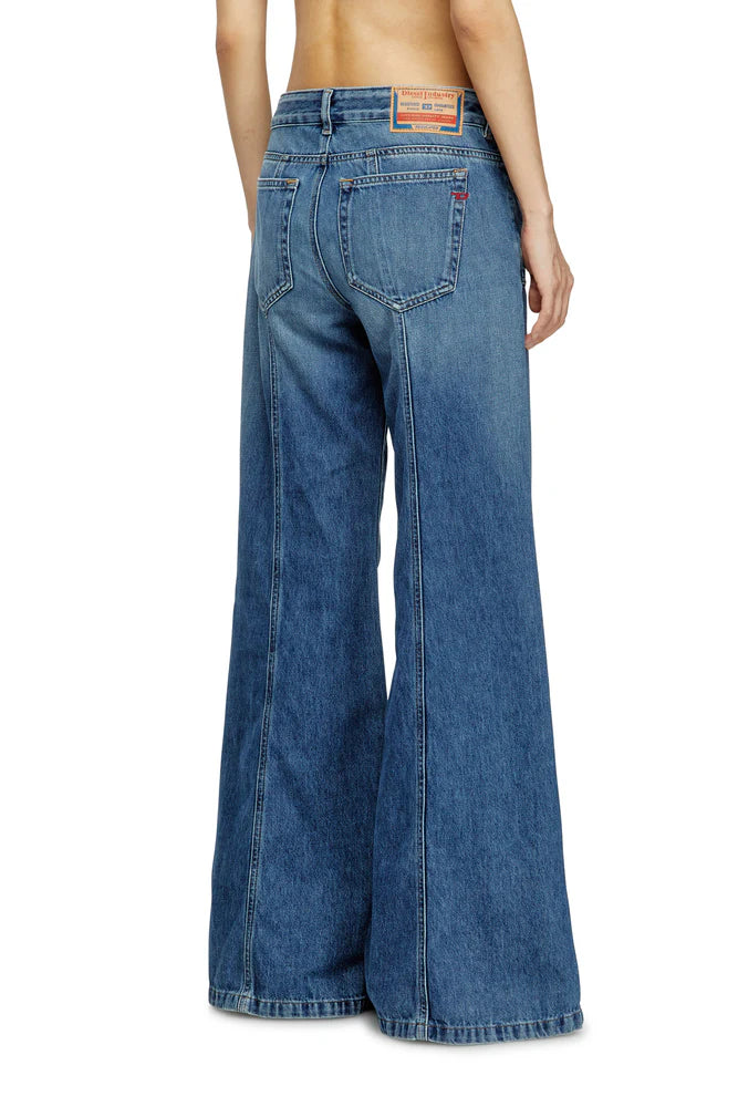 Flare Jeans - D-Akii