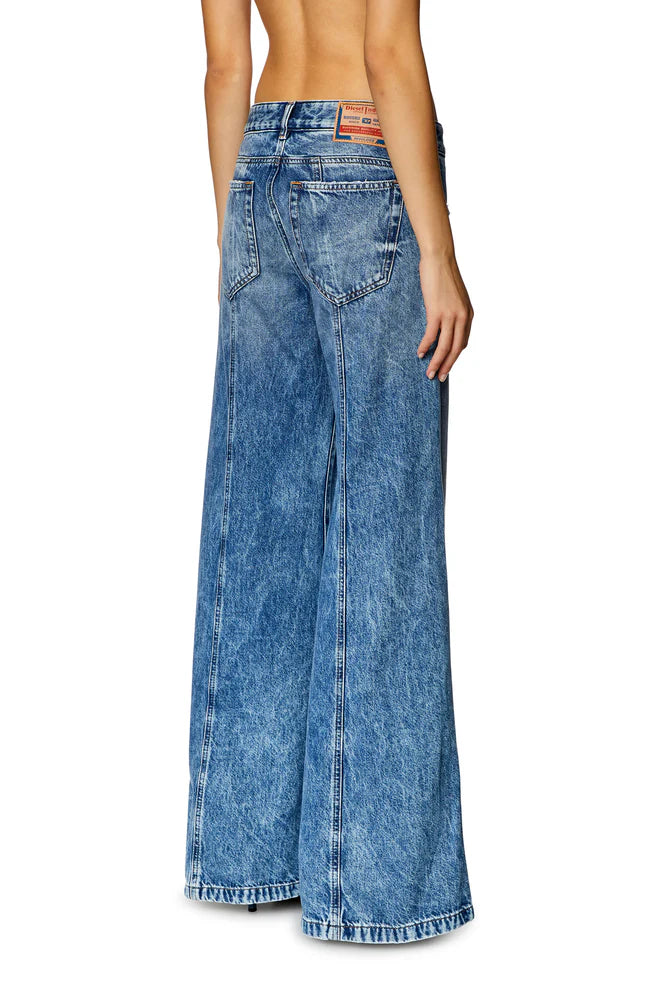 Bootcut and Flare Jeans - D-Akii