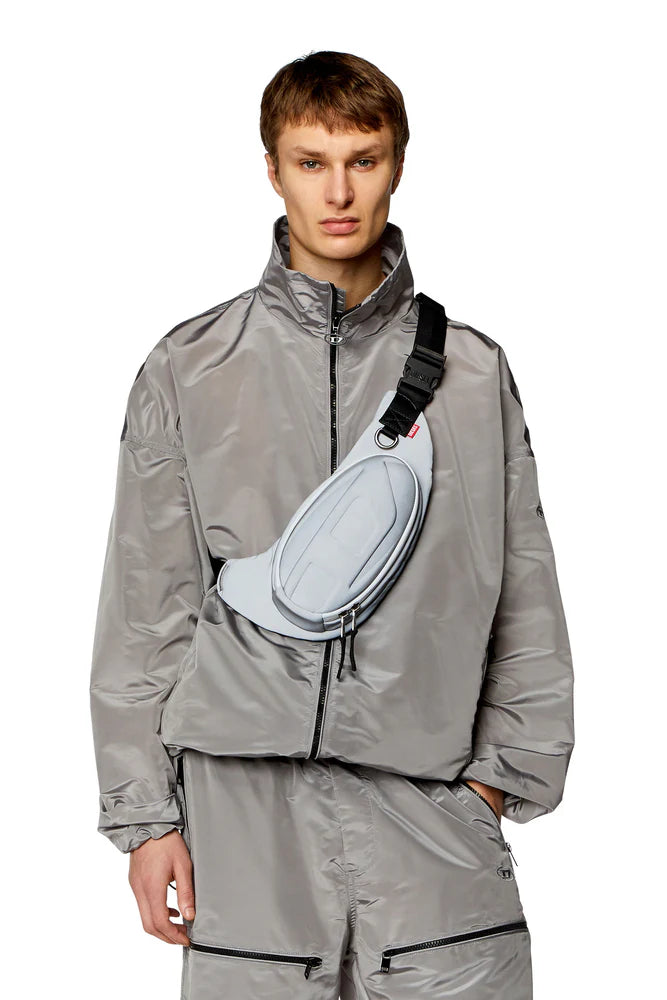 Fluid windbreaker in ciré nylon