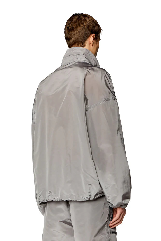 Fluid windbreaker in ciré nylon