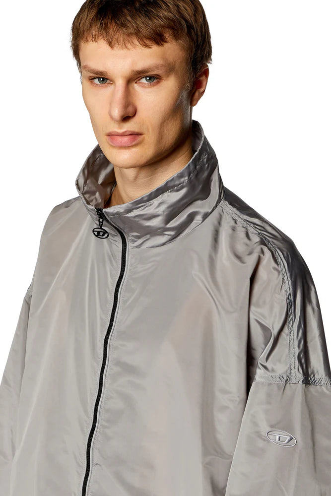 Fluid windbreaker in ciré nylon