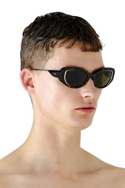 Cat-eye style sunglasses