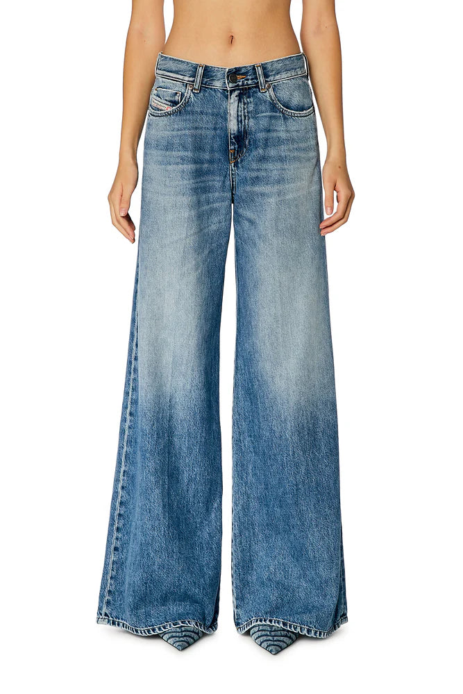 Bootcut and Flare Jeans - 1978 D-Akemi